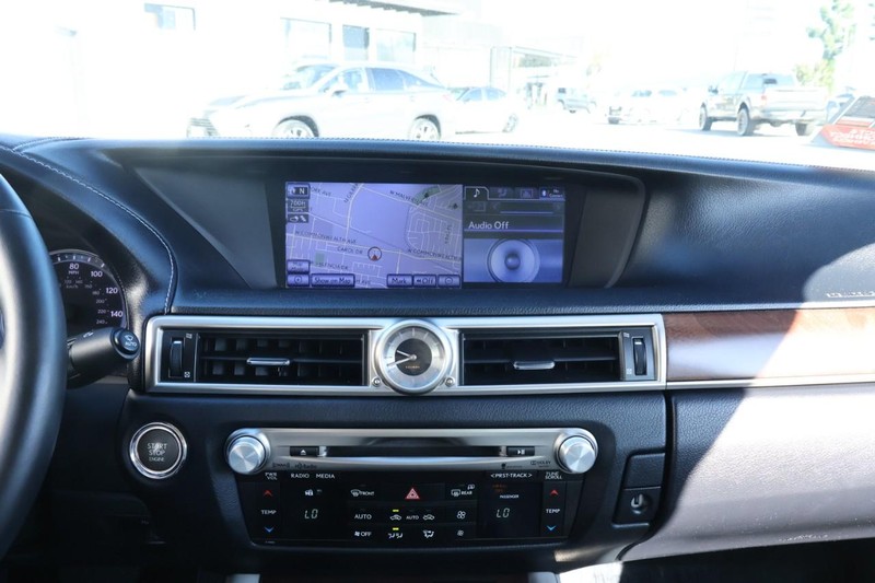 Lexus GS 350 Vehicle Full-screen Gallery Image 30