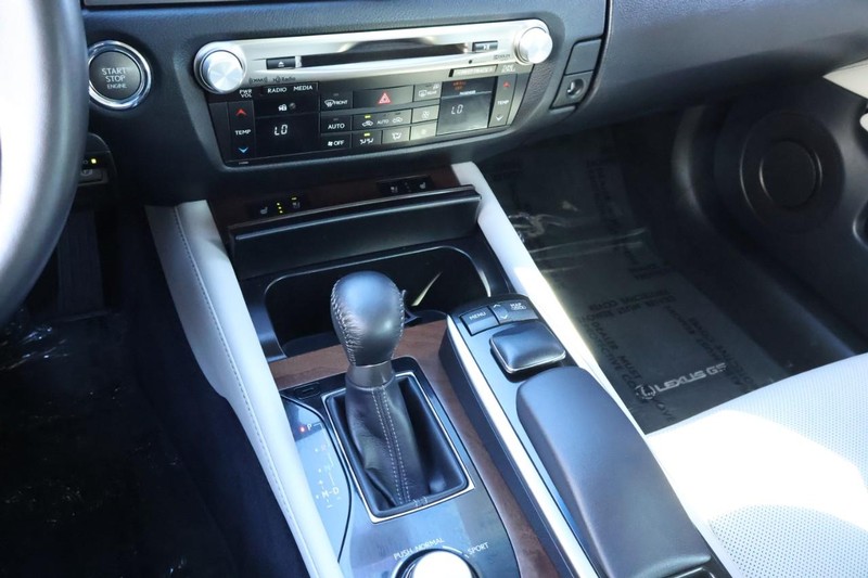 Lexus GS 350 Vehicle Full-screen Gallery Image 34