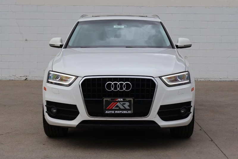 Audi Q3 Vehicle Full-screen Gallery Image 02