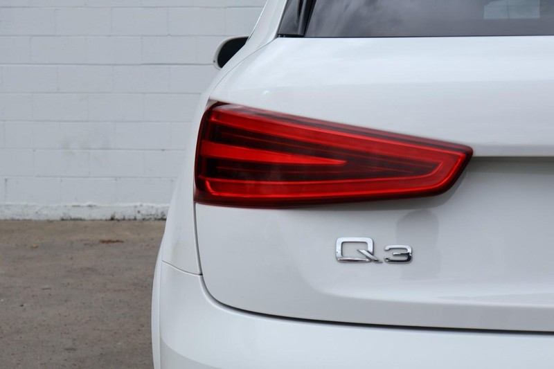 Audi Q3 Vehicle Full-screen Gallery Image 07