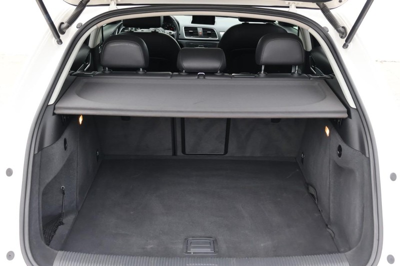 Audi Q3 Vehicle Full-screen Gallery Image 08