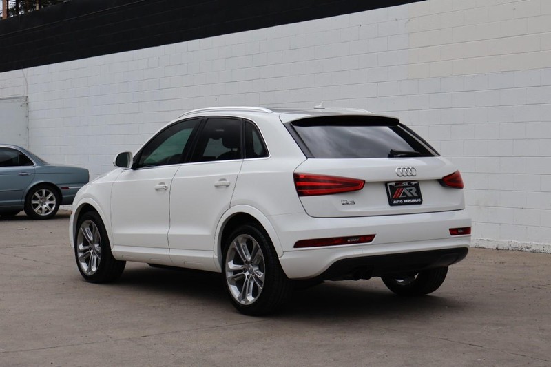 Audi Q3 Vehicle Full-screen Gallery Image 09