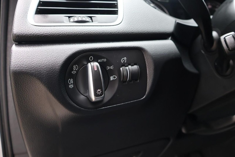 Audi Q3 Vehicle Full-screen Gallery Image 17