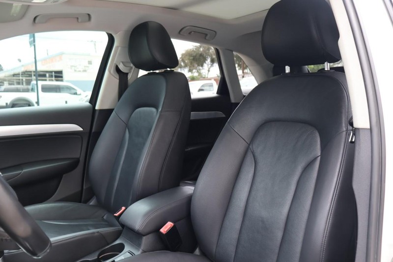 Audi Q3 Vehicle Full-screen Gallery Image 19