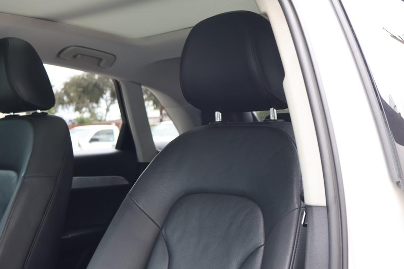 Audi Q3 Vehicle Full-screen Gallery Image 20