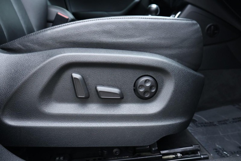 Audi Q3 Vehicle Full-screen Gallery Image 22