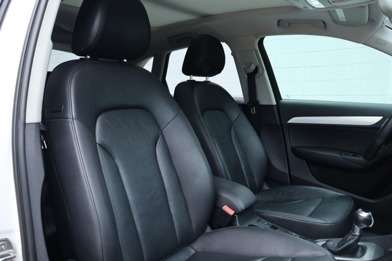 Audi Q3 Vehicle Full-screen Gallery Image 23