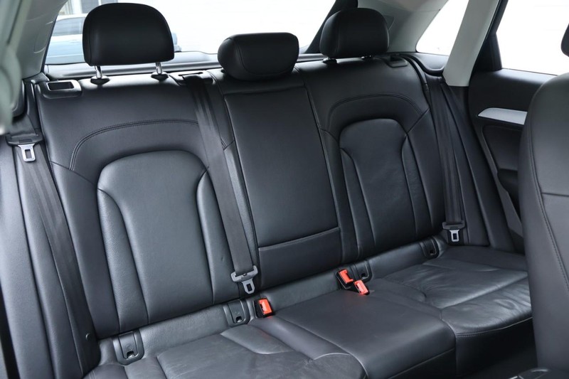 Audi Q3 Vehicle Full-screen Gallery Image 24