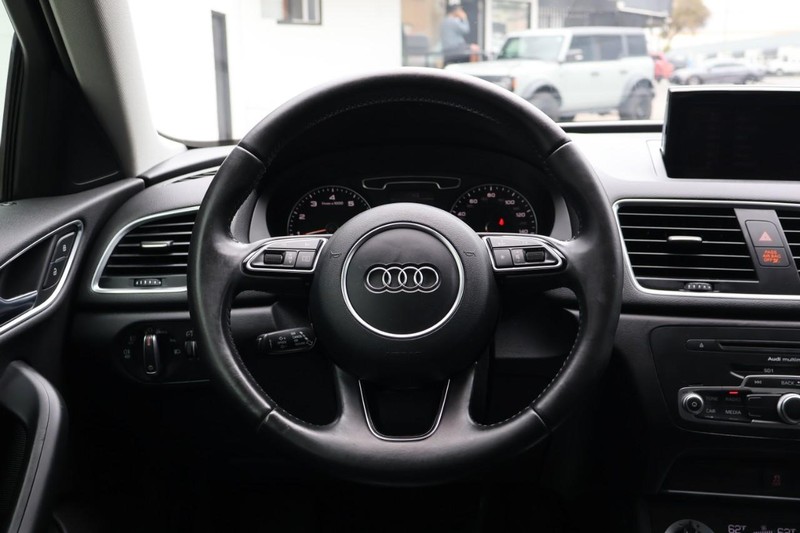 Audi Q3 Vehicle Full-screen Gallery Image 28