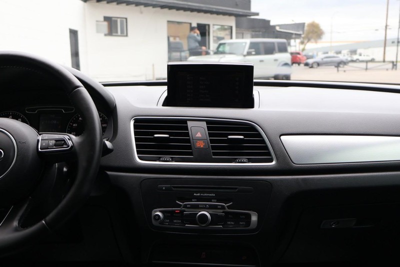 Audi Q3 Vehicle Full-screen Gallery Image 31