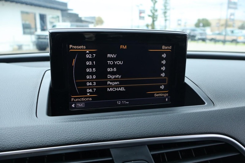 Audi Q3 Vehicle Full-screen Gallery Image 32