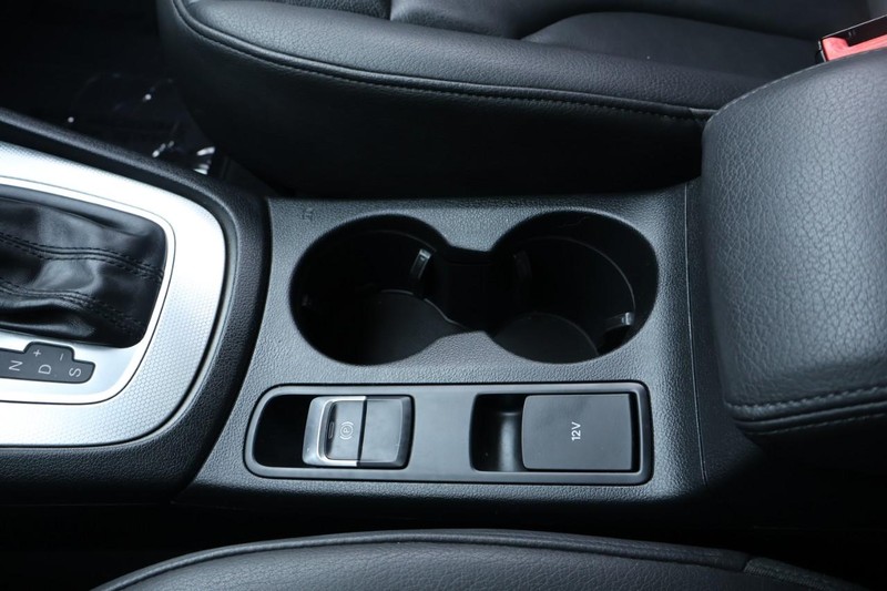 Audi Q3 Vehicle Full-screen Gallery Image 37