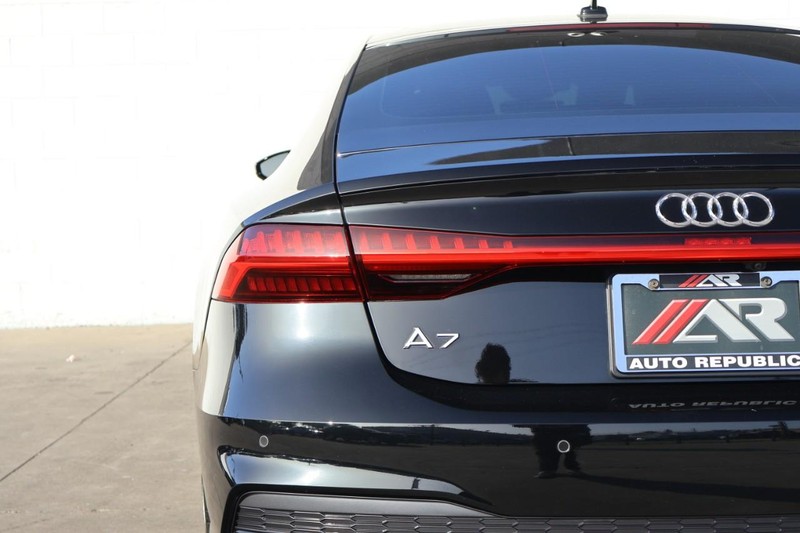 Audi A7 Vehicle Full-screen Gallery Image 07