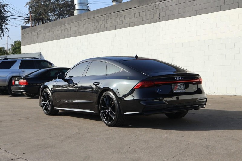 Audi A7 Vehicle Full-screen Gallery Image 11