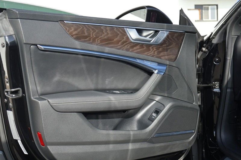 Audi A7 Vehicle Full-screen Gallery Image 16