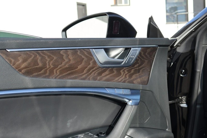 Audi A7 Vehicle Full-screen Gallery Image 17