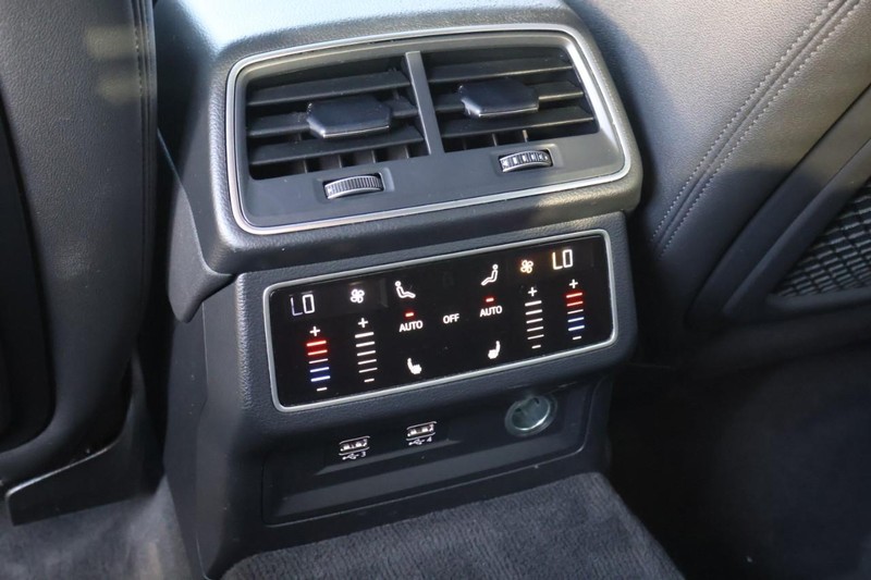 Audi A7 Vehicle Full-screen Gallery Image 32