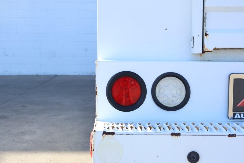 Ram 2500 Vehicle Full-screen Gallery Image 09