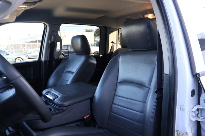 Ram 2500 Vehicle Full-screen Gallery Image 23