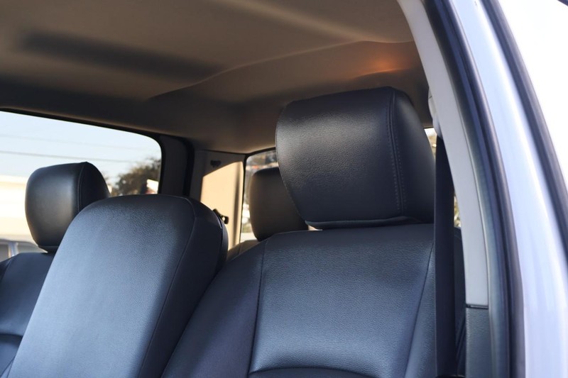 Ram 2500 Vehicle Full-screen Gallery Image 24