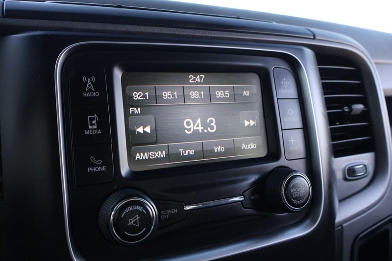 Ram 2500 Vehicle Full-screen Gallery Image 35