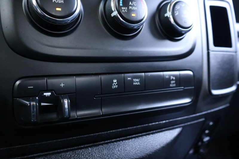 Ram 2500 Vehicle Full-screen Gallery Image 38