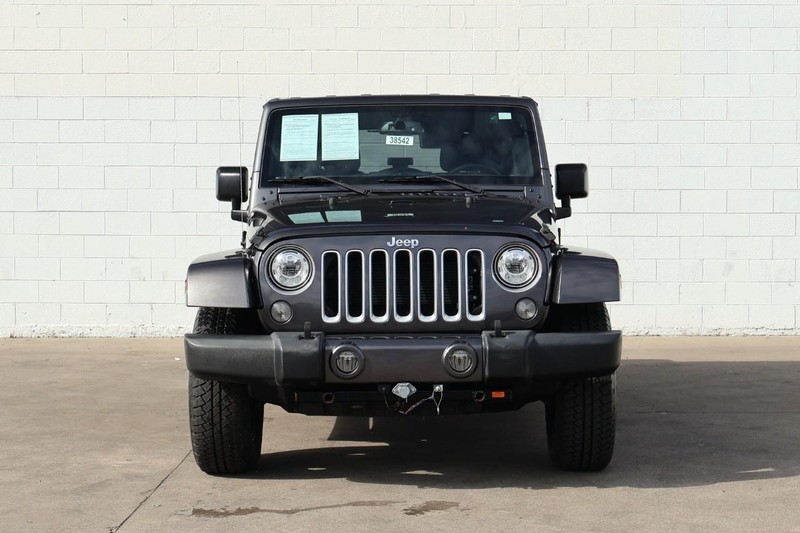 Jeep Wrangler JK Unlimited Vehicle Full-screen Gallery Image 02