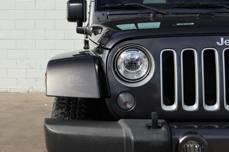 Jeep Wrangler JK Unlimited Vehicle Full-screen Gallery Image 03