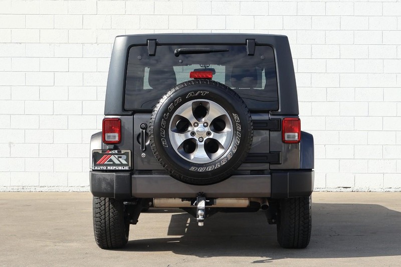 Jeep Wrangler JK Unlimited Vehicle Full-screen Gallery Image 08