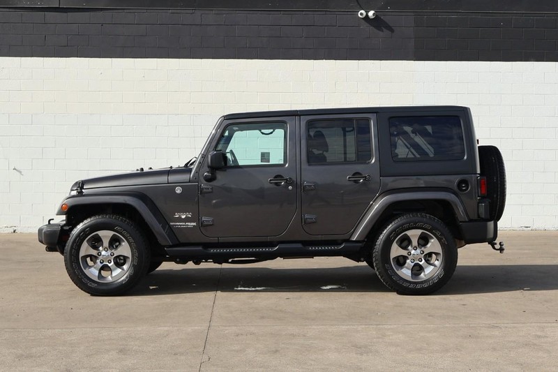 Jeep Wrangler JK Unlimited Vehicle Full-screen Gallery Image 12