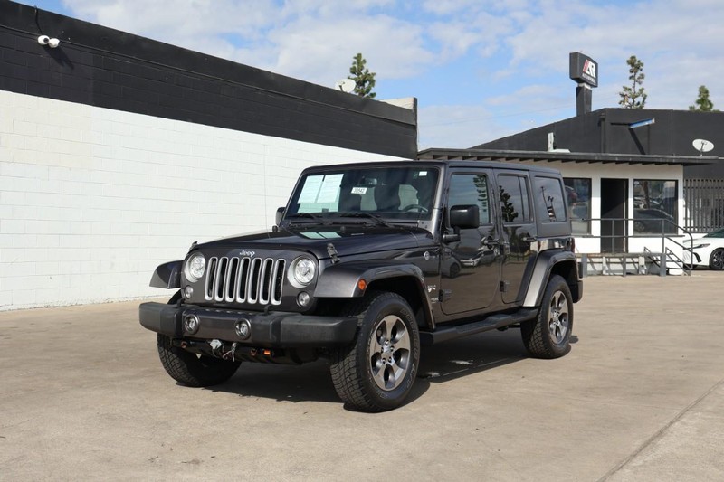 Jeep Wrangler JK Unlimited Vehicle Full-screen Gallery Image 13