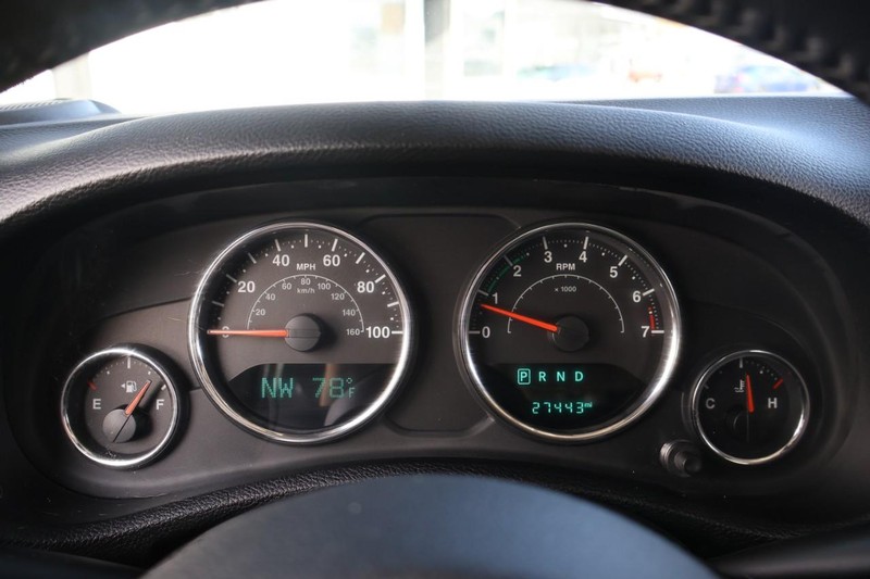 Jeep Wrangler JK Unlimited Vehicle Full-screen Gallery Image 24