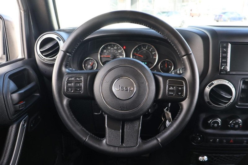 Jeep Wrangler JK Unlimited Vehicle Full-screen Gallery Image 25