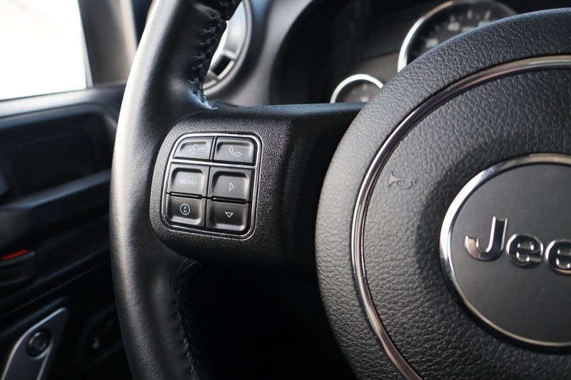 Jeep Wrangler JK Unlimited Vehicle Full-screen Gallery Image 26