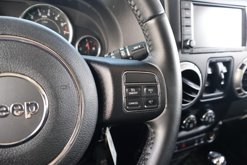 Jeep Wrangler JK Unlimited Vehicle Full-screen Gallery Image 27