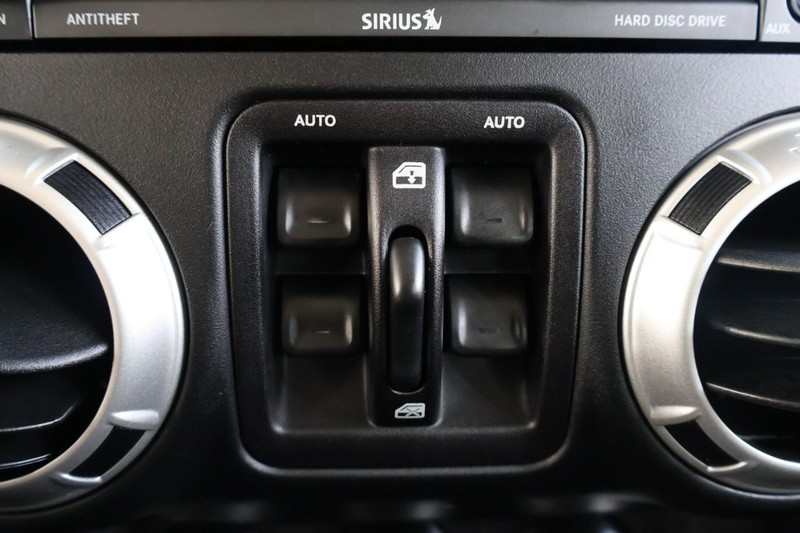 Jeep Wrangler JK Unlimited Vehicle Full-screen Gallery Image 30