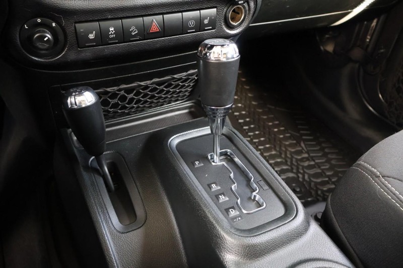 Jeep Wrangler JK Unlimited Vehicle Full-screen Gallery Image 32