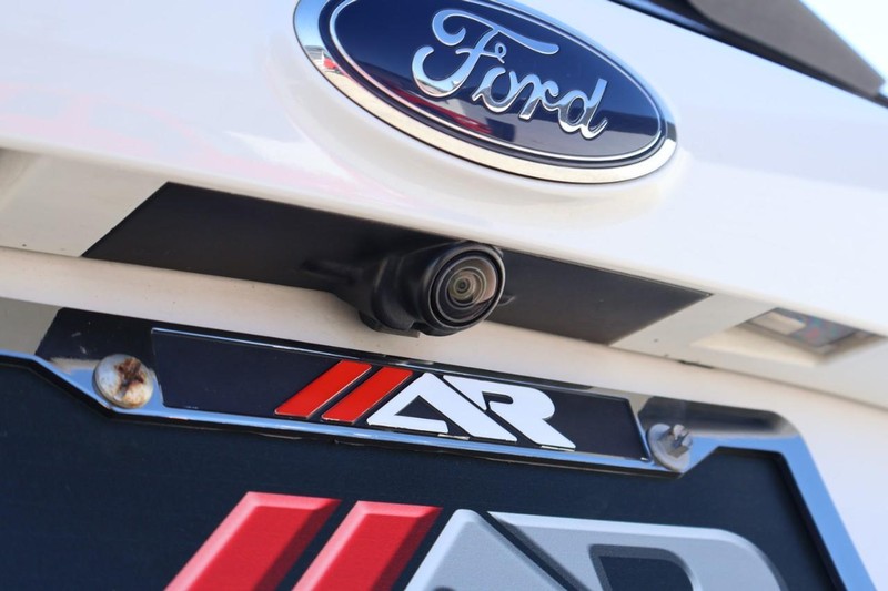 Ford Escape Vehicle Full-screen Gallery Image 08