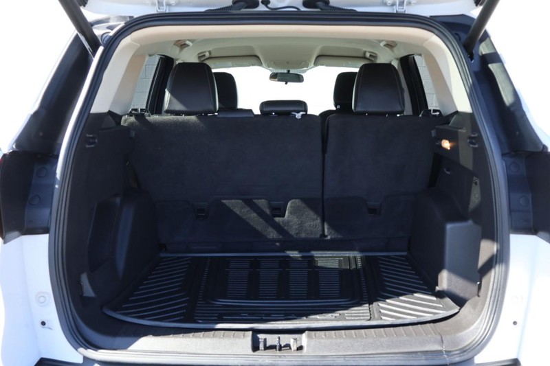 Ford Escape Vehicle Full-screen Gallery Image 09