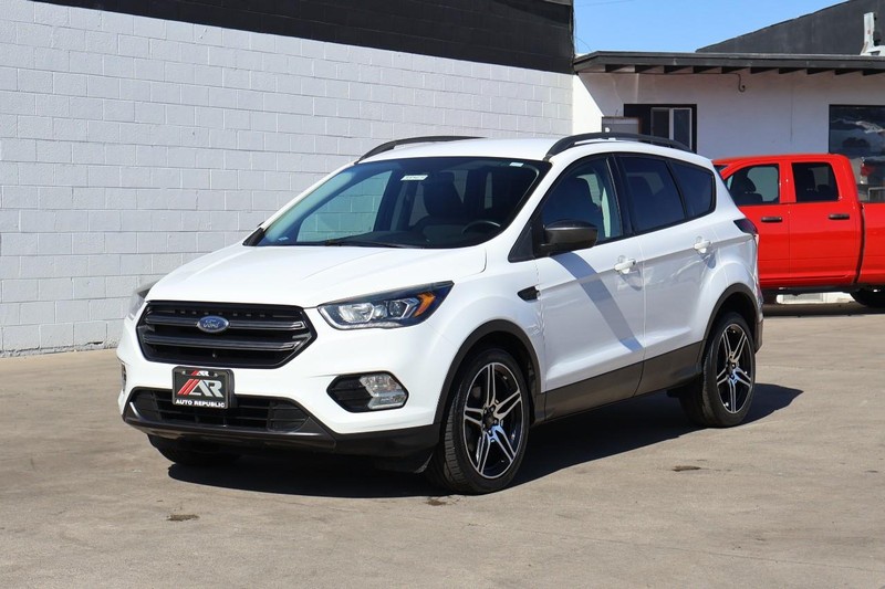 Ford Escape Vehicle Full-screen Gallery Image 12