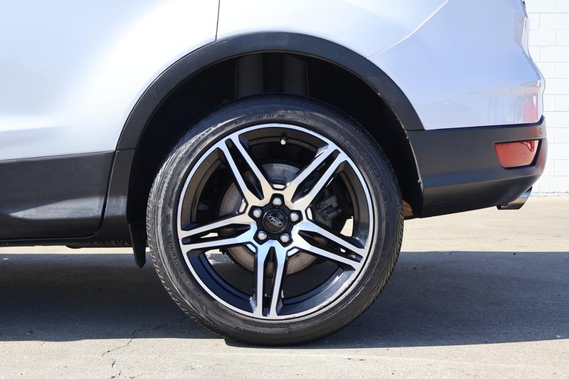 Ford Escape Vehicle Full-screen Gallery Image 14