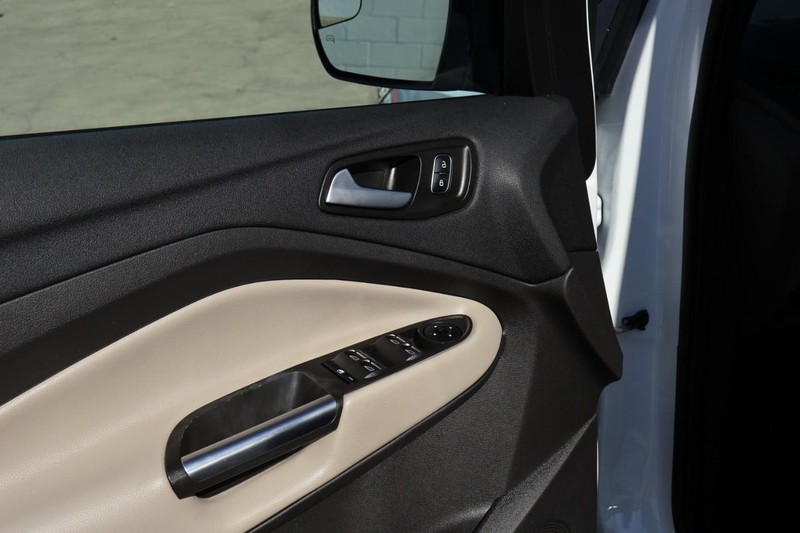 Ford Escape Vehicle Full-screen Gallery Image 16
