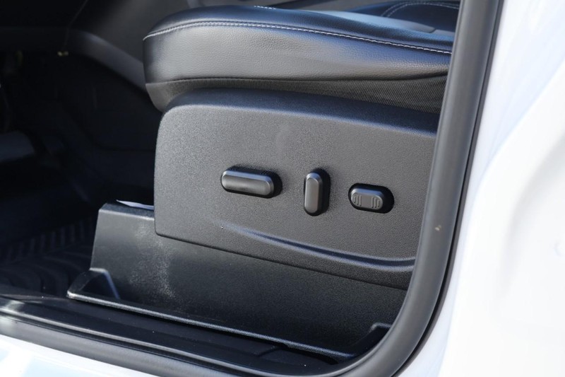 Ford Escape Vehicle Full-screen Gallery Image 18