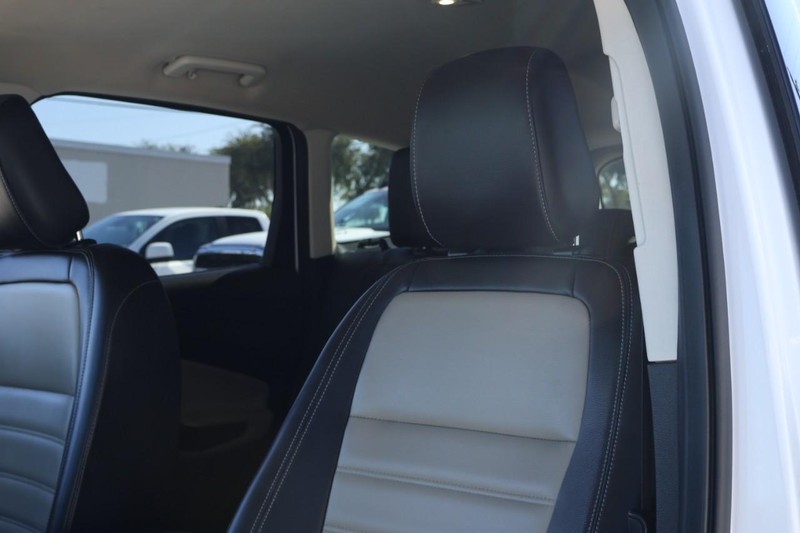 Ford Escape Vehicle Full-screen Gallery Image 20