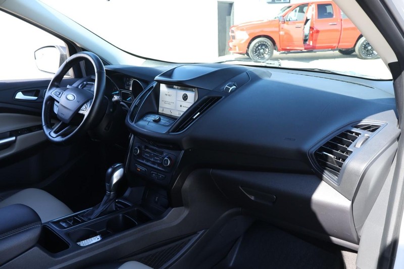 Ford Escape Vehicle Full-screen Gallery Image 21