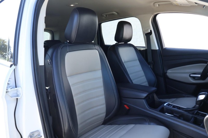 Ford Escape Vehicle Full-screen Gallery Image 22