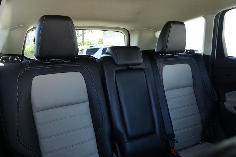 Ford Escape Vehicle Full-screen Gallery Image 23