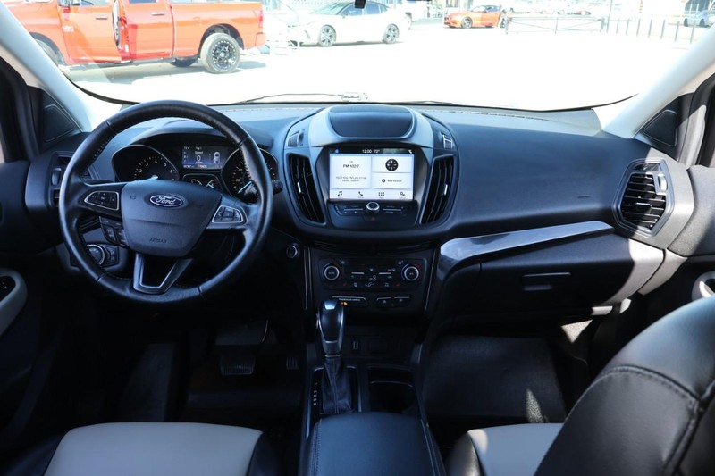 Ford Escape Vehicle Full-screen Gallery Image 24