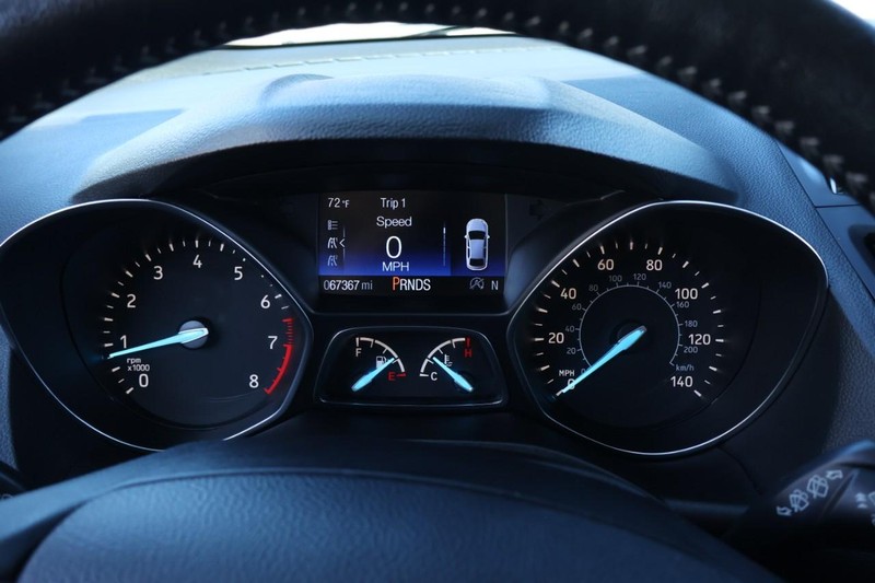 Ford Escape Vehicle Full-screen Gallery Image 25