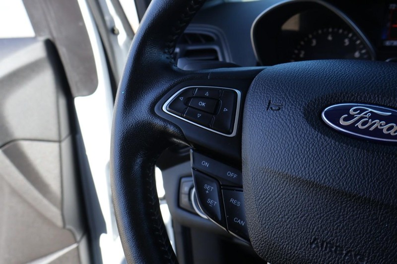 Ford Escape Vehicle Full-screen Gallery Image 27